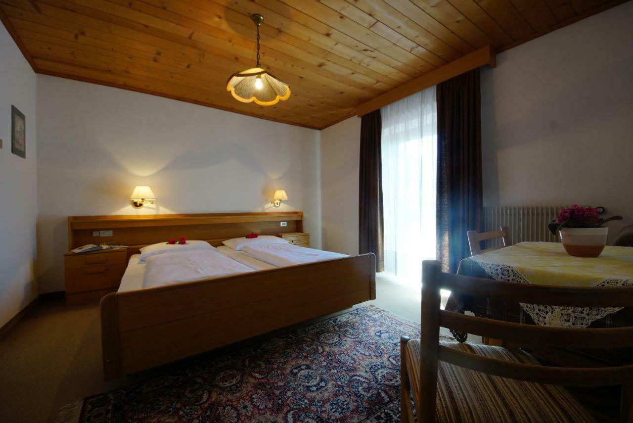 Garni Flurida Bed and Breakfast Badia  Exteriör bild
