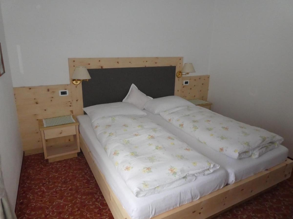 Garni Flurida Bed and Breakfast Badia  Exteriör bild